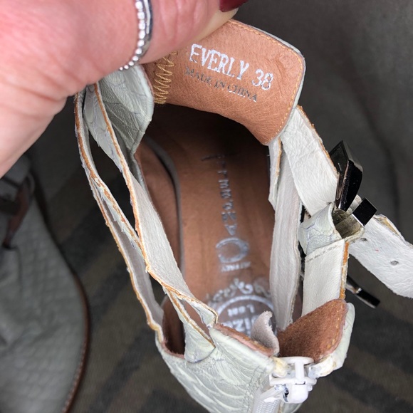 Jeffrey Campbell Everly Booties ✨ - Picture 8 of 8